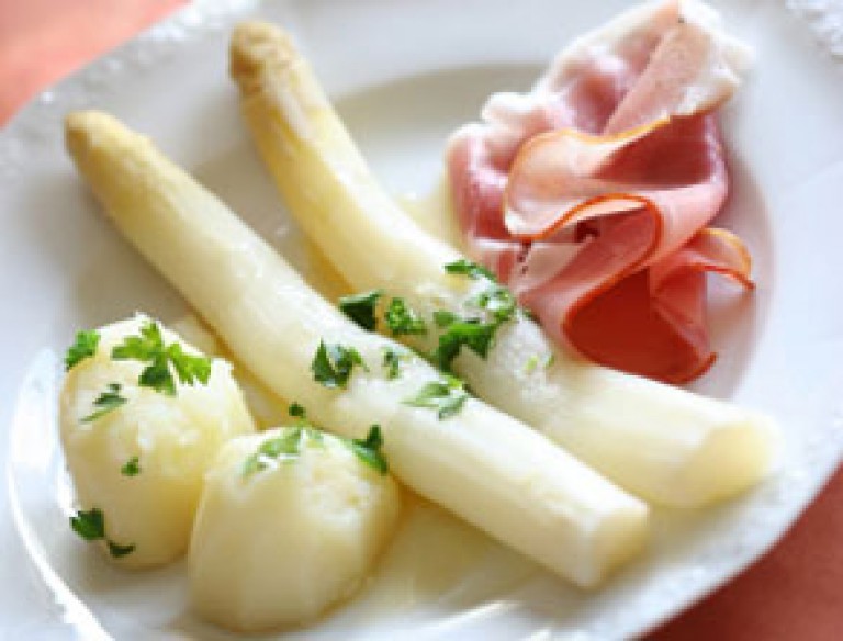 Spargel mit Kartoffeln und Schinken | Vibono