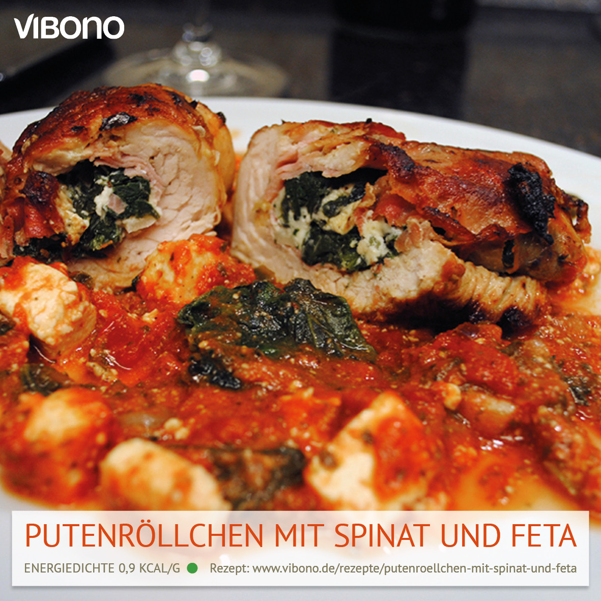 Putenröllchen mit Spinat und Feta in Tomatensoße | Vibono