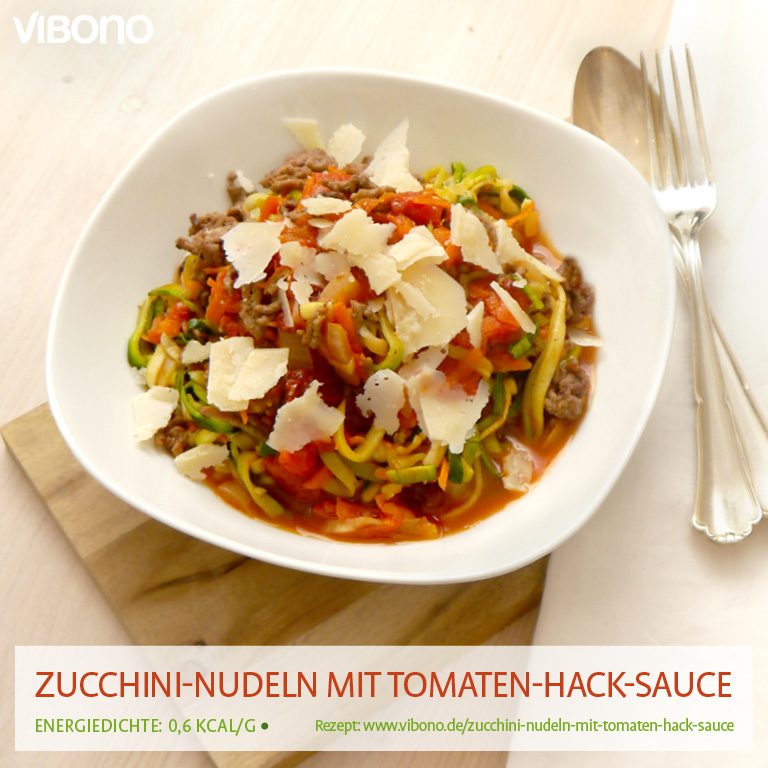 Zucchini-Nudeln mit Tomaten-Hack-Sauce