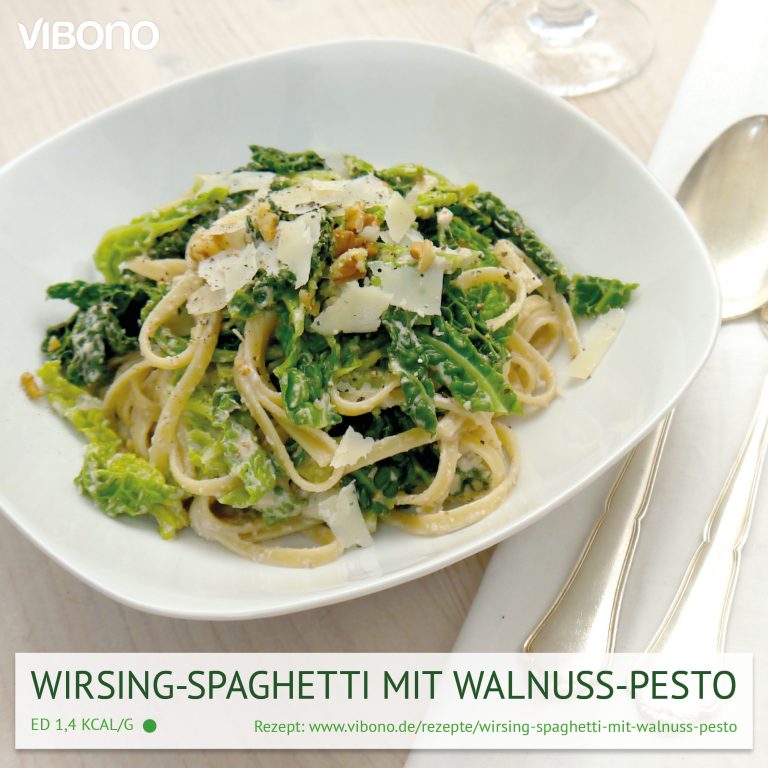 Wirsing-Spaghetti mit Walnuss-Pesto