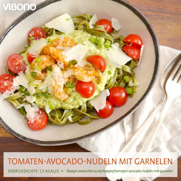 Tomaten-Avocado-Nudeln mit Garnelen